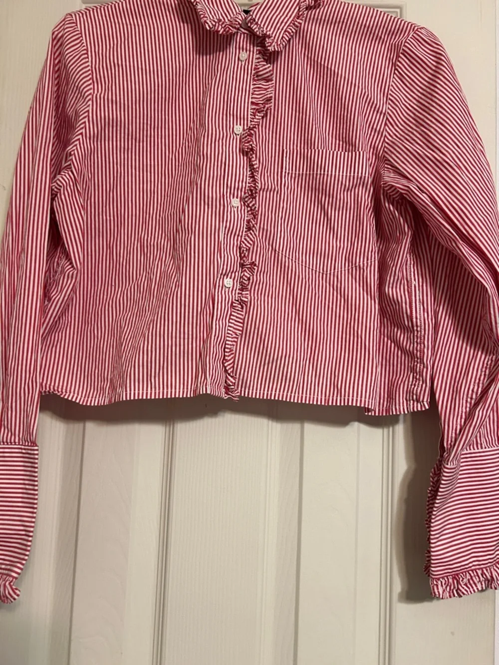 LiKe💙for 20% off🪁 J Crew red stripe regenerative cotton crop ruffle shirt